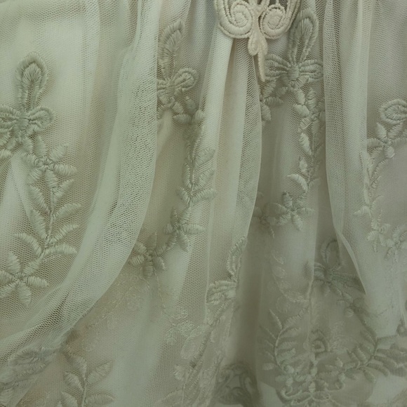 Boston Proper Lace Top with Appliqué Front - Picture 7 of 8